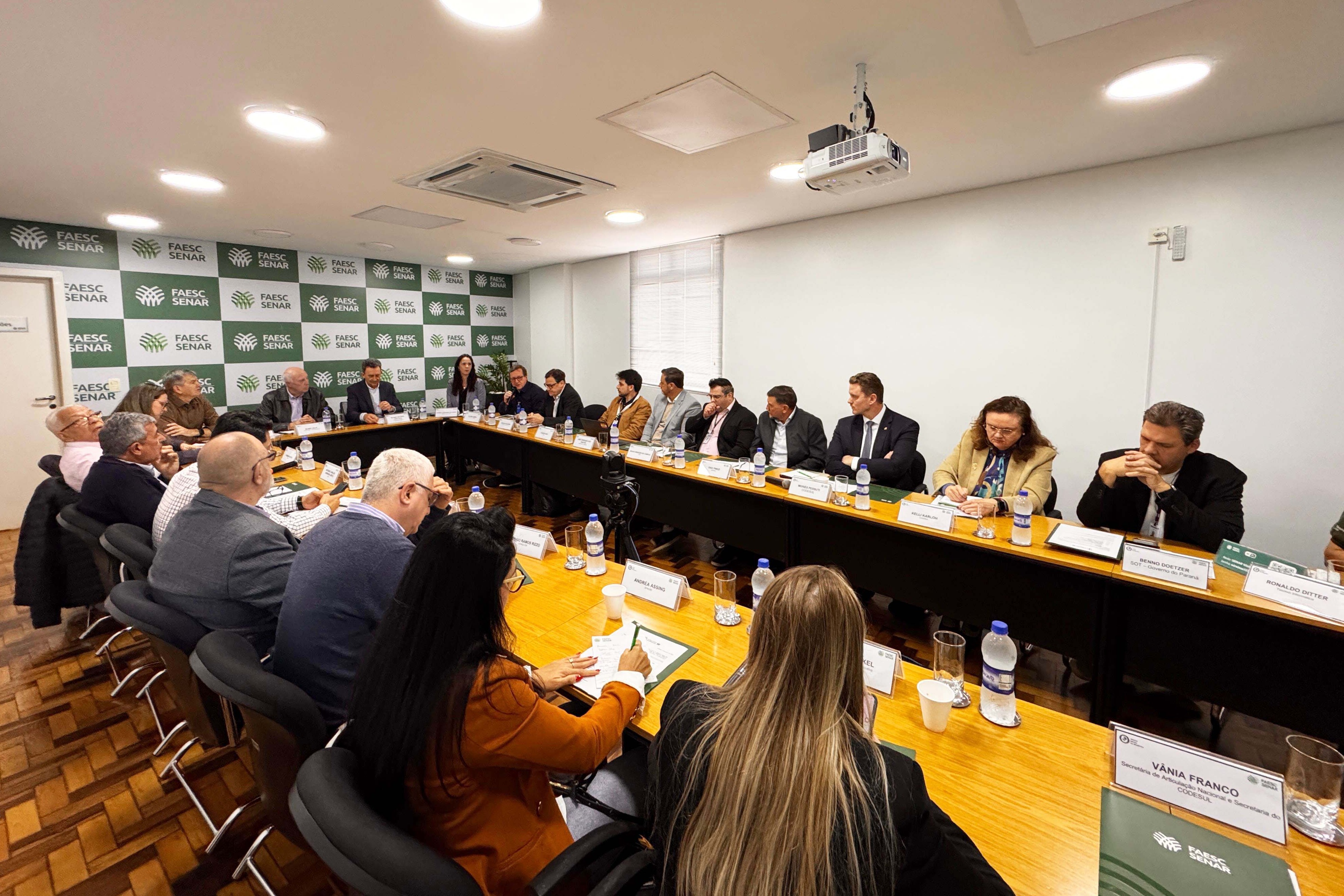 Aliança Láctea Sul Brasileira debate exportação e estratégias de proteção ao setor leiteiro