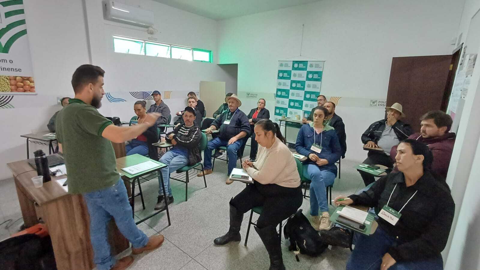 Capacitação sobre criação de bezerras e novilhas orienta produtores atendidos pela ATeG em Araranguá