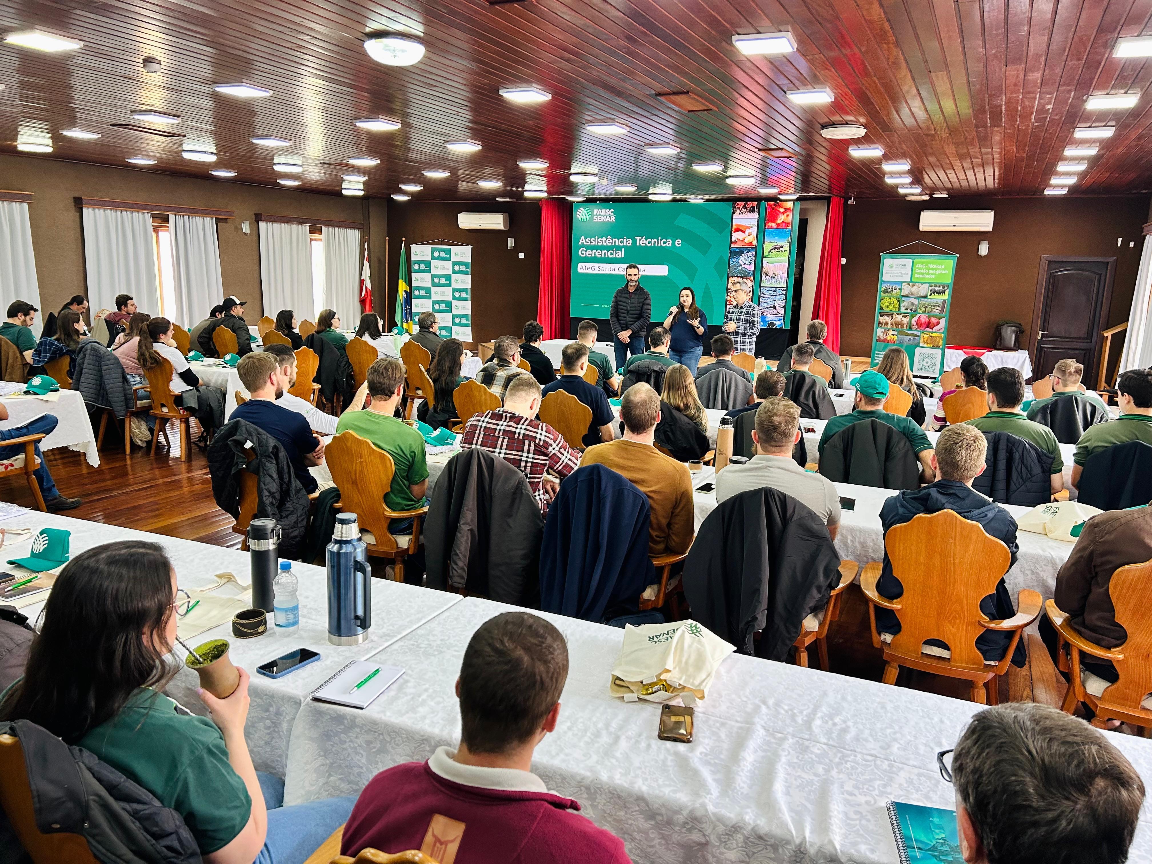 Sistema FAESC/SENAR capacita equipes técnicas da ATeG em Treze Tílias