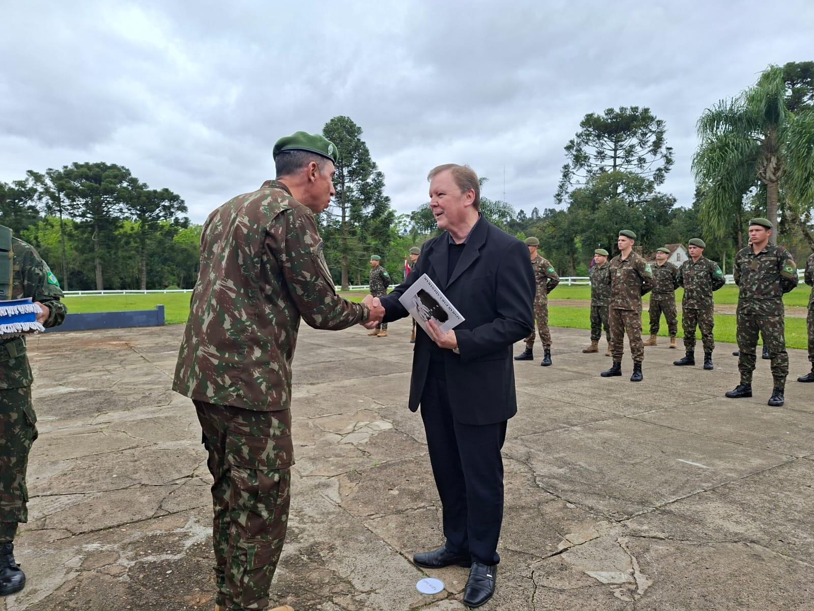 Sindicato Rural de Canoinhas e SENAR/SC recebem título concedido pelo Exército Brasileiro