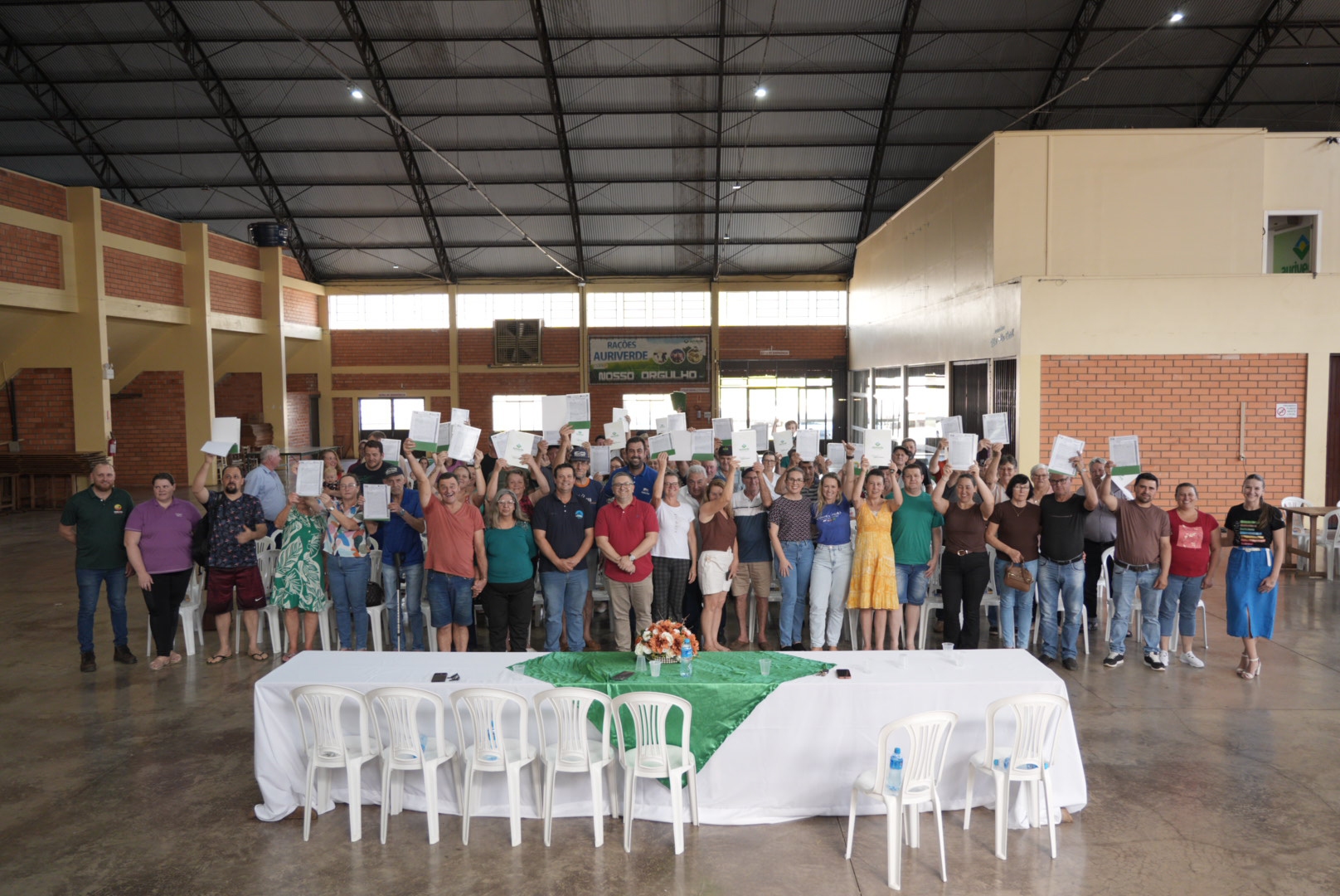 Programa Lar Legal Rural entrega 56 títulos de propriedades em Cunha Porã
