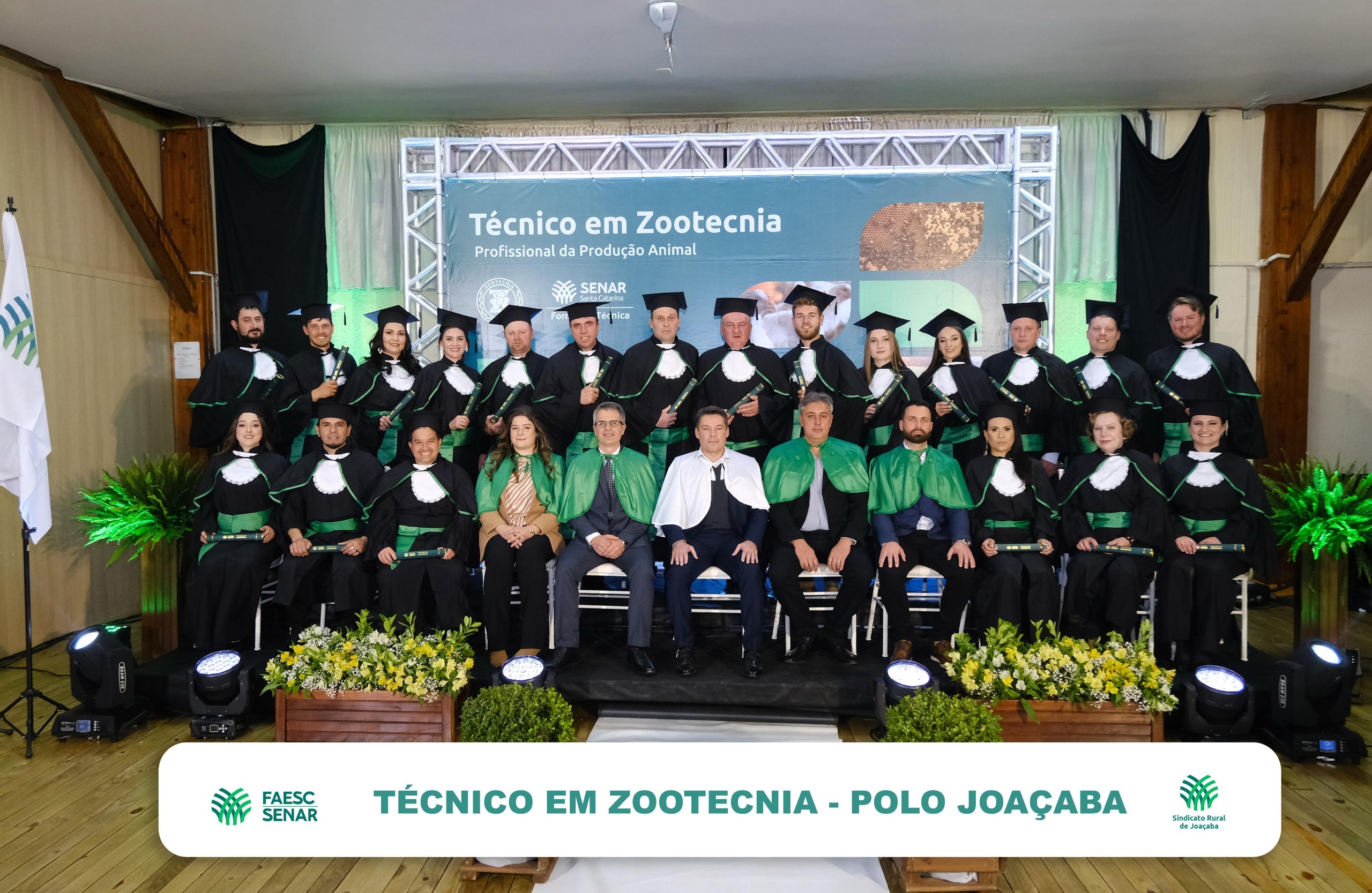 Novos profissionais celebram a conclusão do Curso Técnico em Zootecnia no polo de Joaçaba