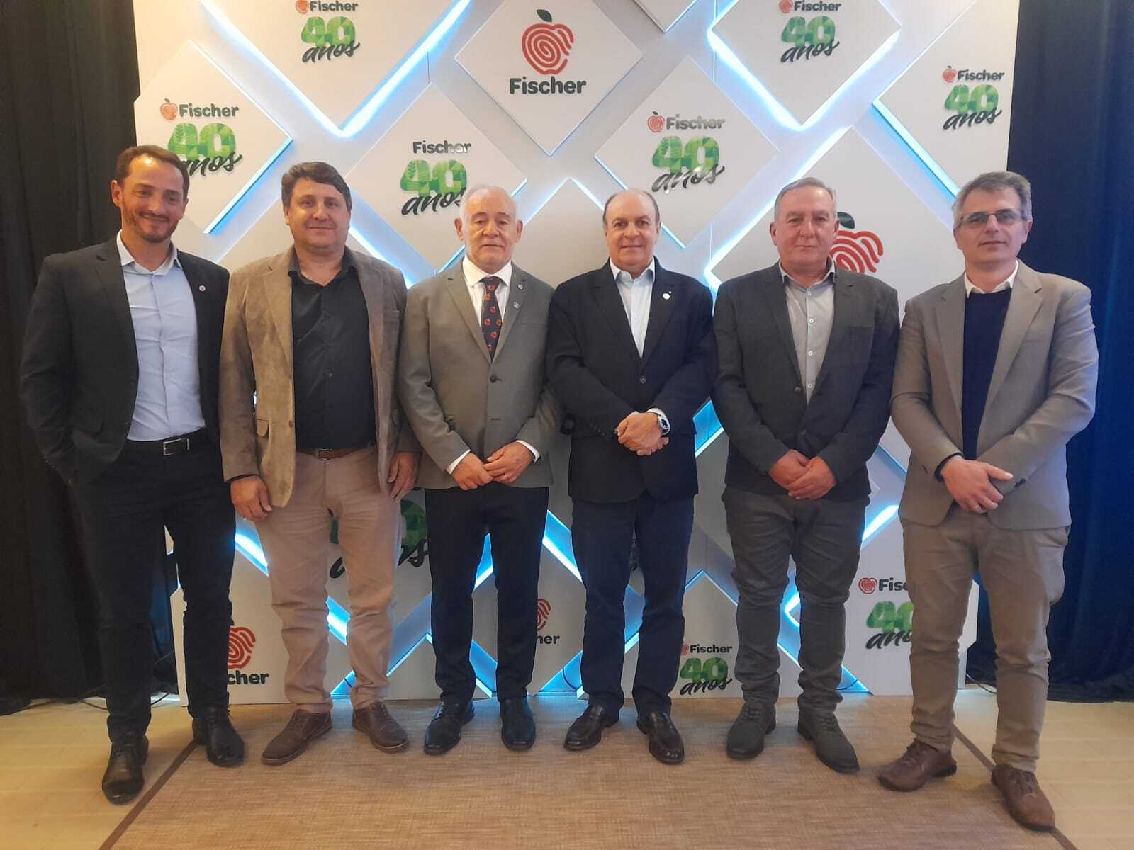Sistema FAESC/SENAR presente nos 40 anos da Fischer Agroindústria em Fraiburgo