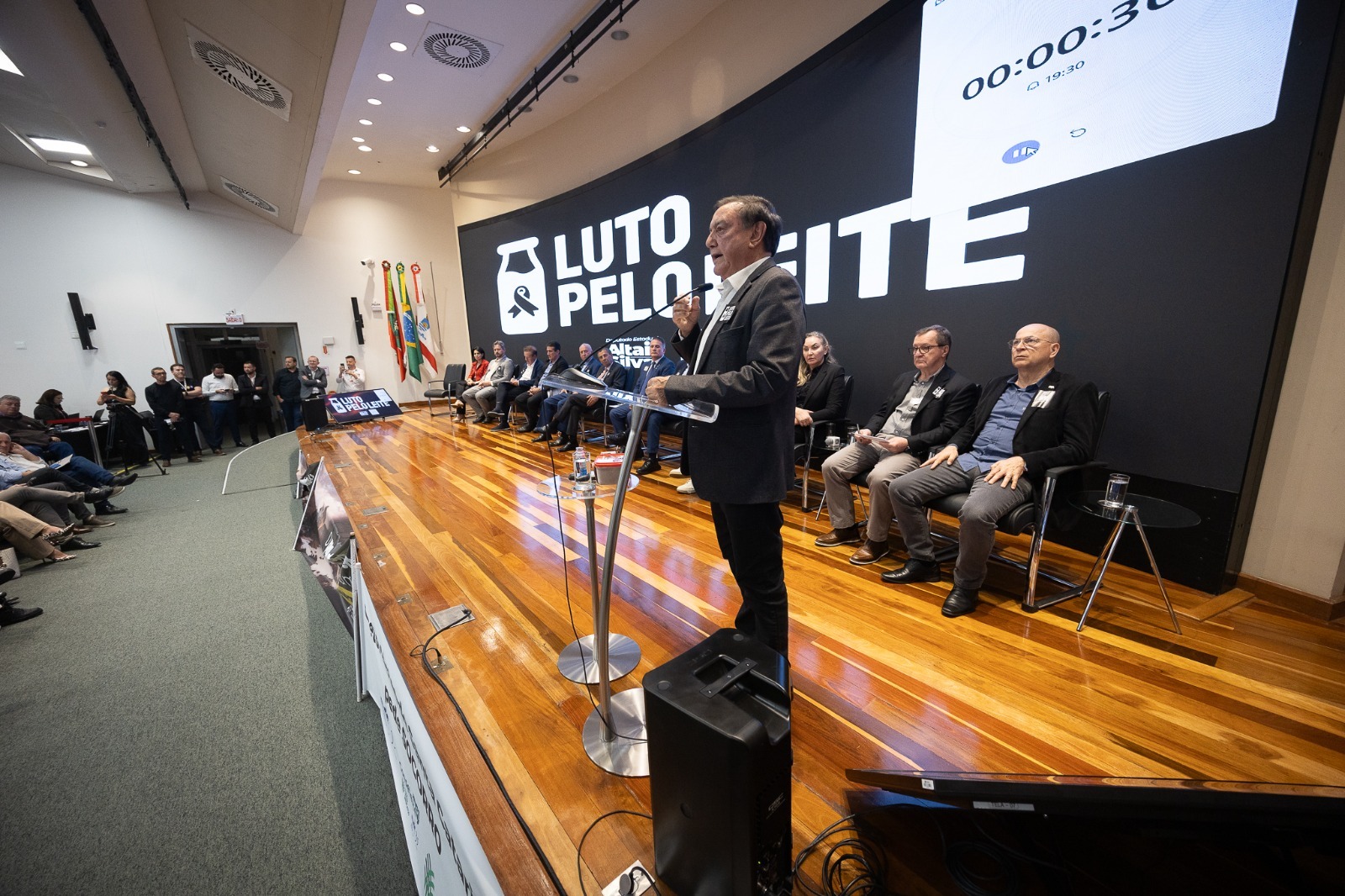 Sistema CNA/FAESC defende soluções para crise do leite, durante audiência pública da ALESC