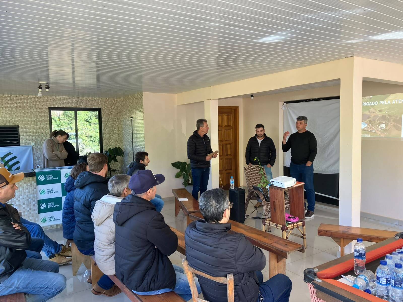 Dia de Campo fortalece apicultura e orienta produtores sobre formação de pasto apícola