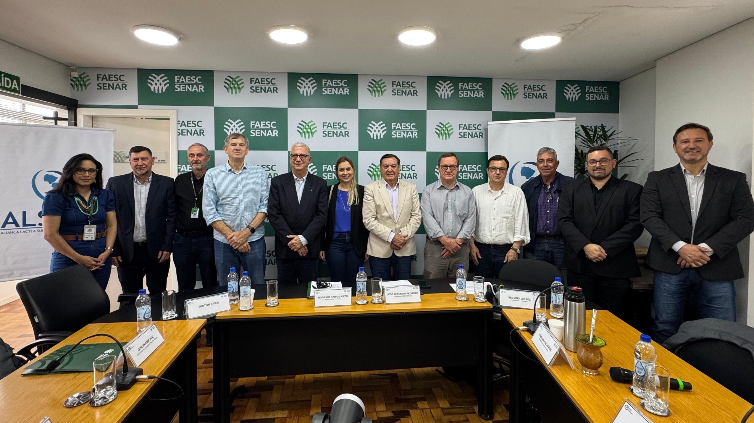 Aliança Láctea Sul Brasileira debate estratégias para superar a crise do leite