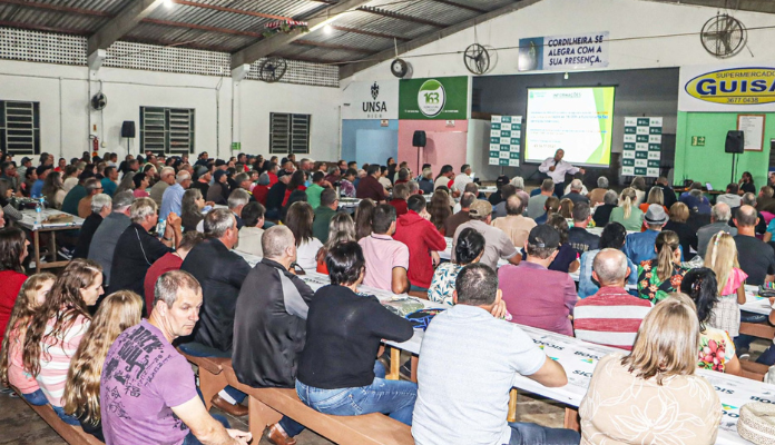 Cerca de 280 pessoas participam do Seminário de Líderes promovido pelo Sindicato Rural de Itapiranga
