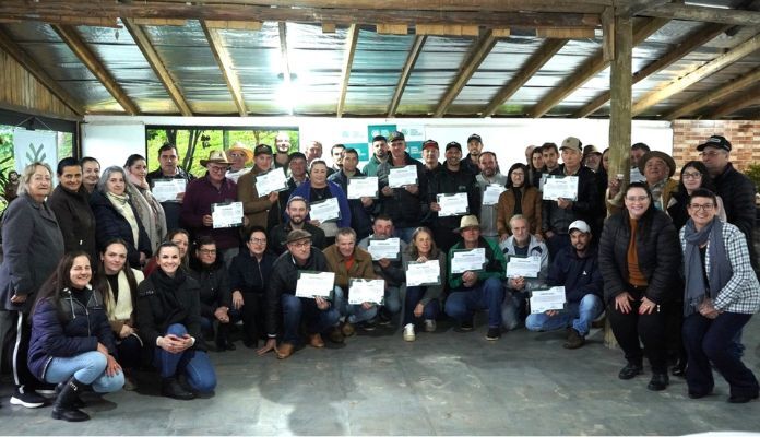 Piscicultores concluem ATeG em São Lourenço do Oeste