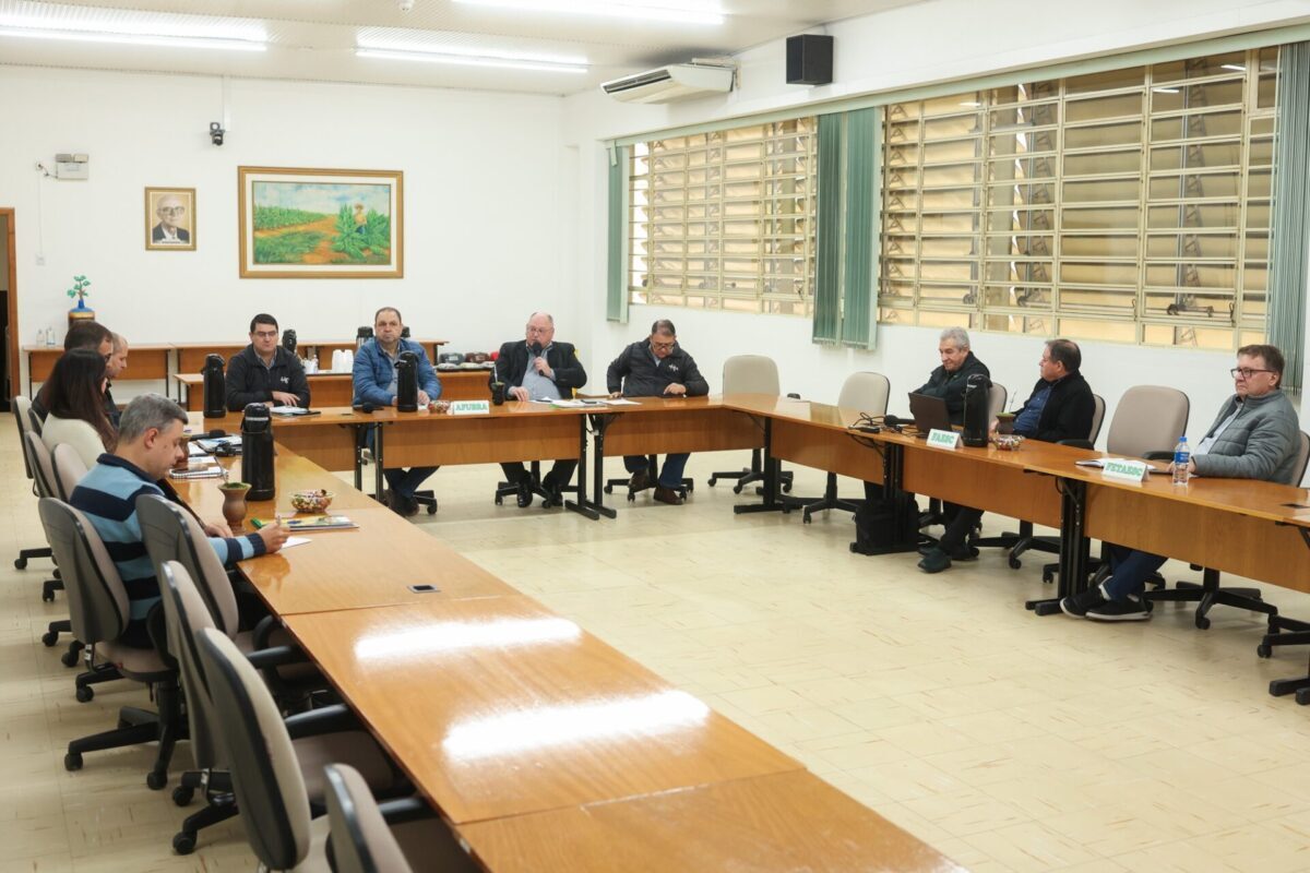 Entidades cobram fumageiras sobre comercialização do tabaco em reuniões das Cadecs