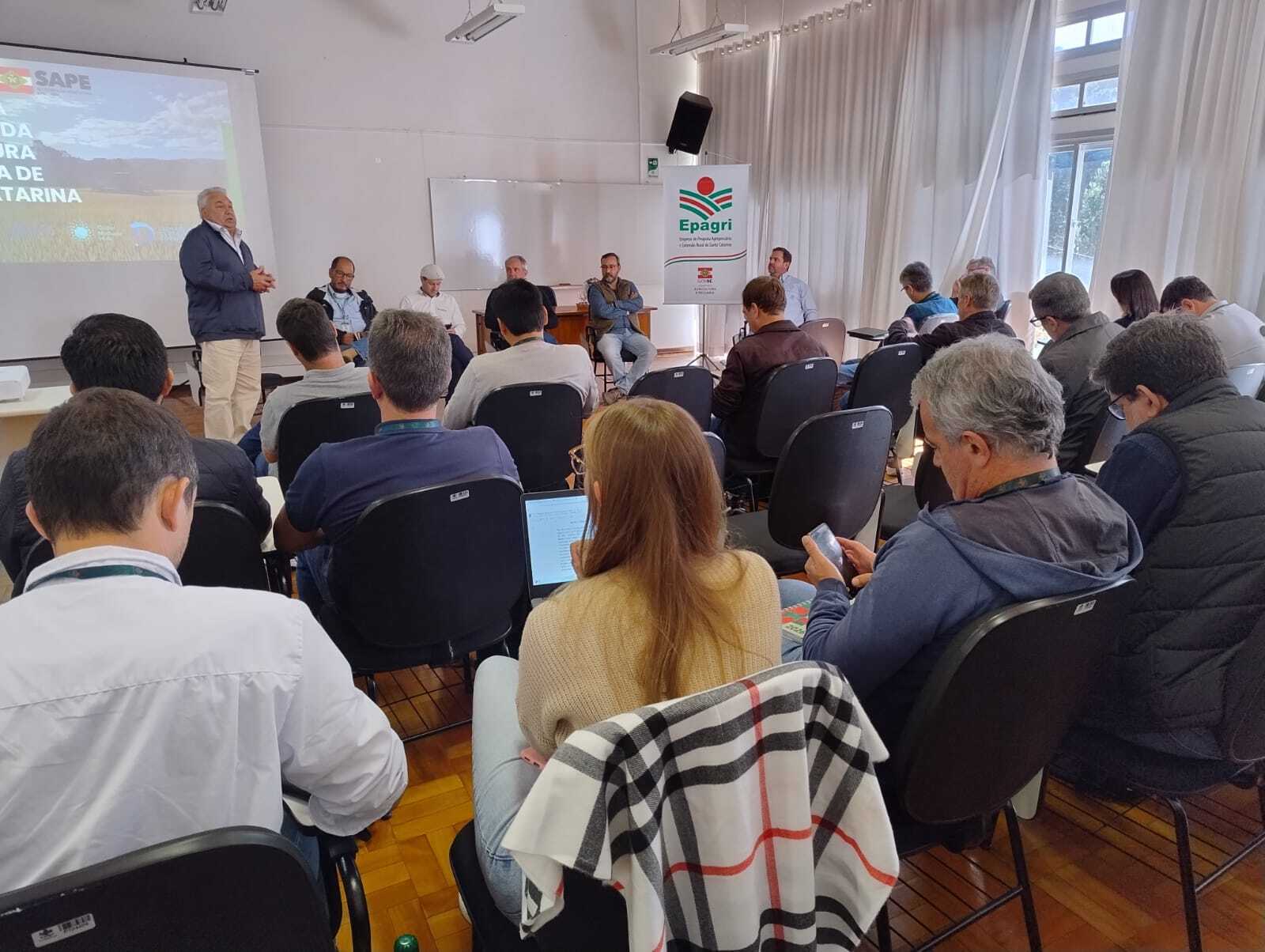 FAESC participa de encontro da Comissão de Grãos da EPAGRI para ampliar competitividade no campo