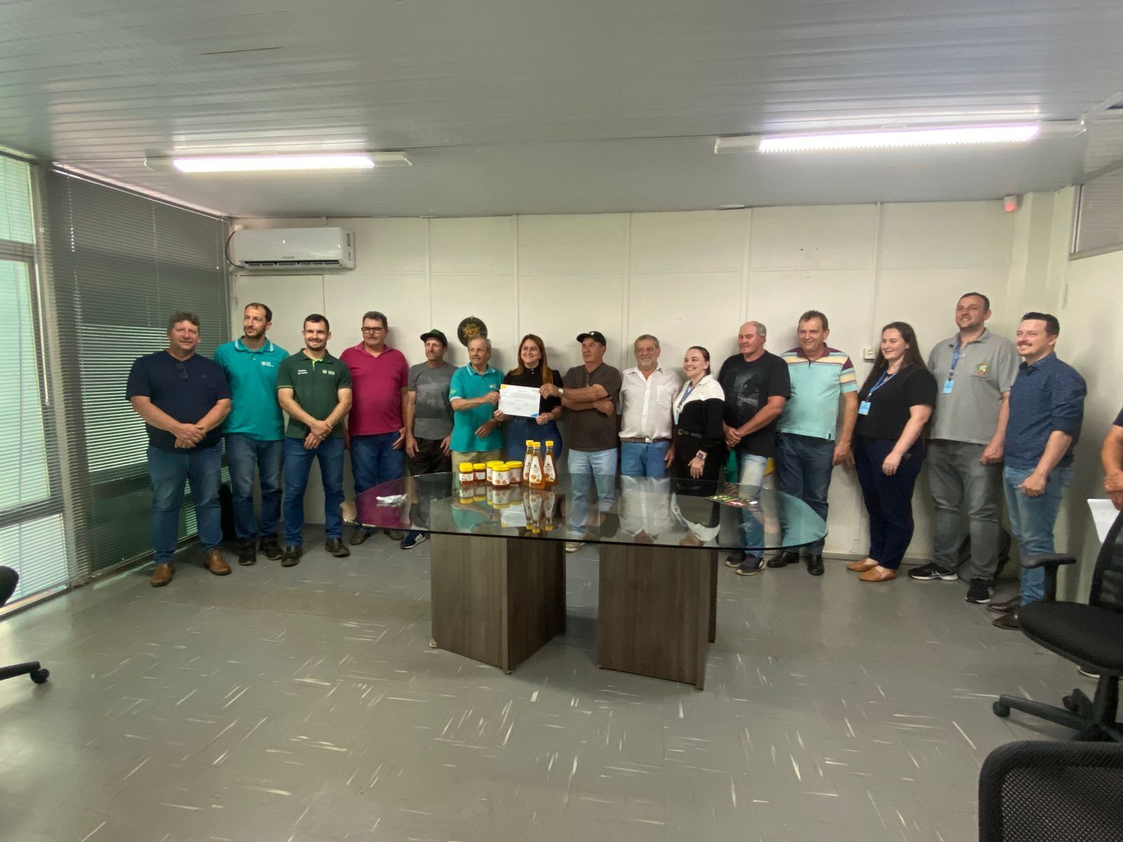 Associação de Apicultores de Palmitos comemora conquista do Selo de Inspeção Municipal