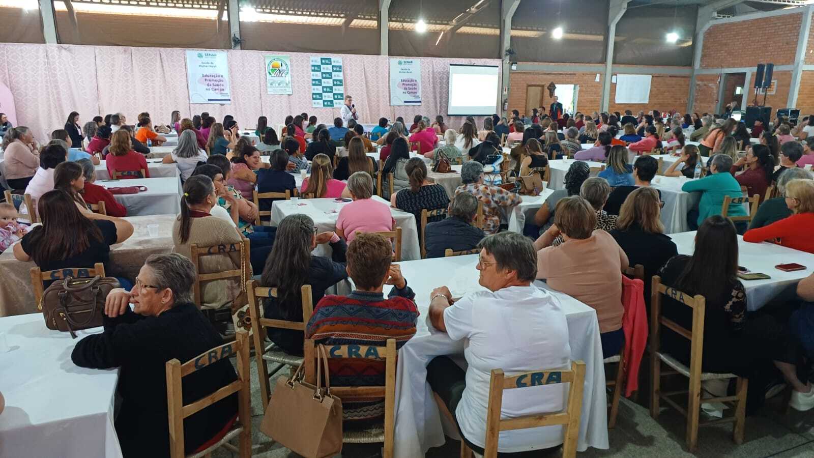 Mais de 300 pessoas presentes na ação do Programa Saúde da Mulher Rural em Santa Terezinha