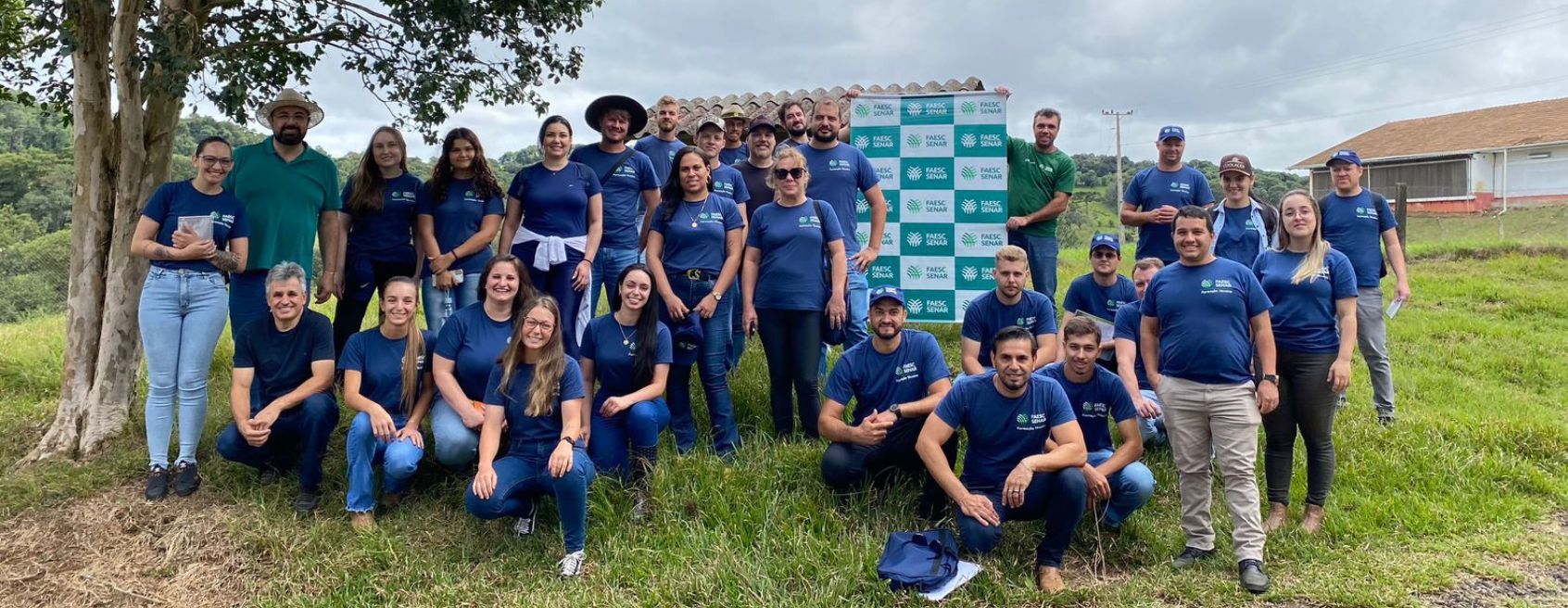 Alunos do Polo do Senar/SC Joaçaba conhecem inovações durante visitas técnicas em duas propriedades catarinenses