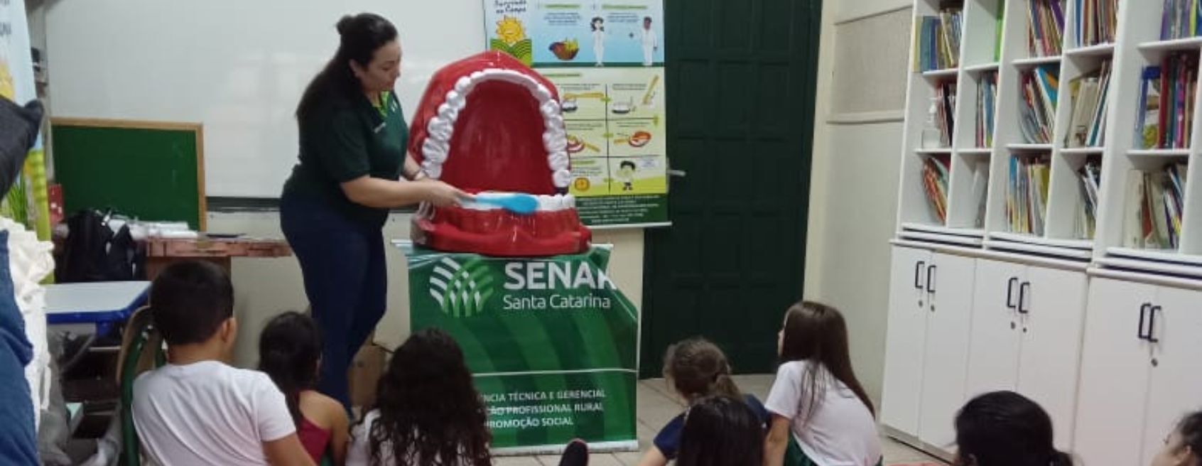 Alunos de séries iniciais de duas escolas de Turvo participam do Programa Sorrindo no Campo
