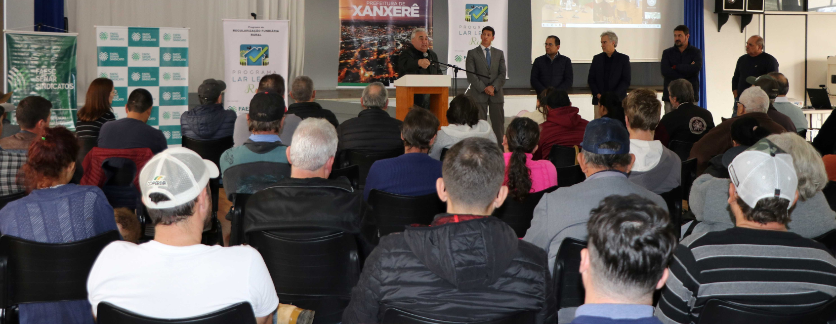 Ato em Xanxerê (SC) marca primeira entrega de títulos do Programa Lar Legal Rural, nesta quarta-feira (20)