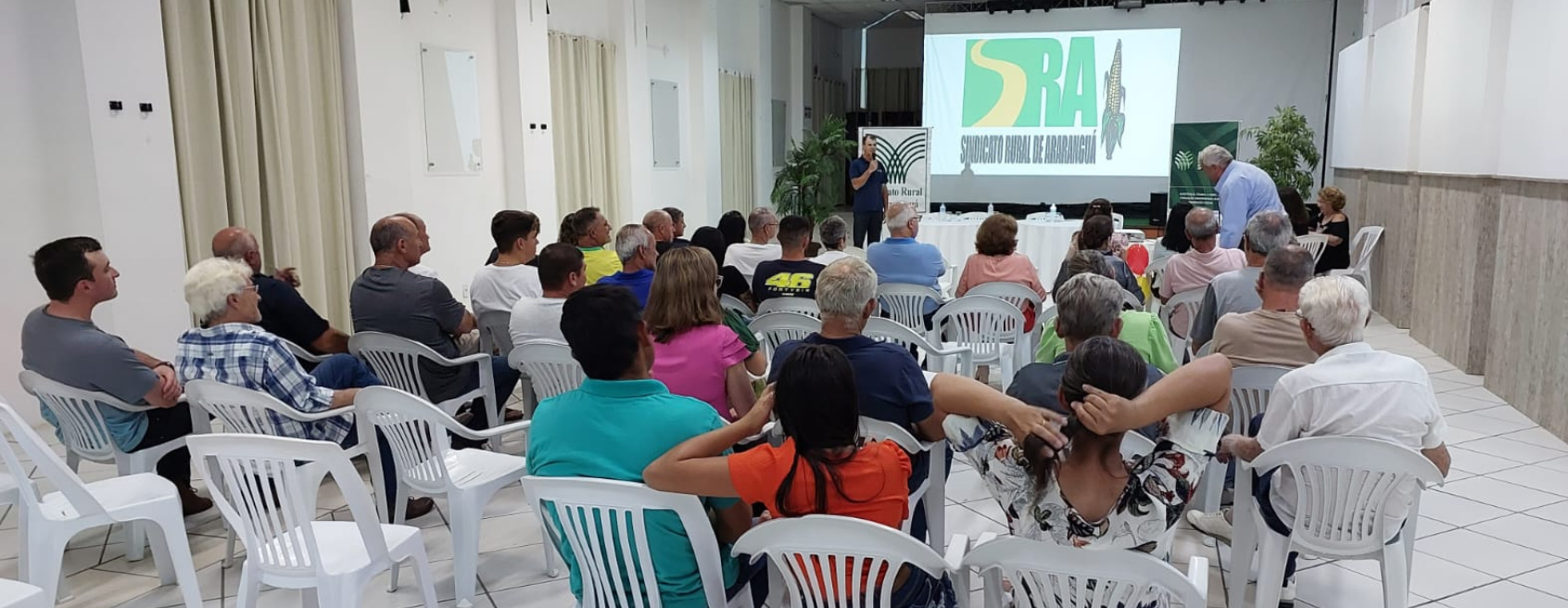Produtores de Araranguá participam de Seminário de Líderes Rurais