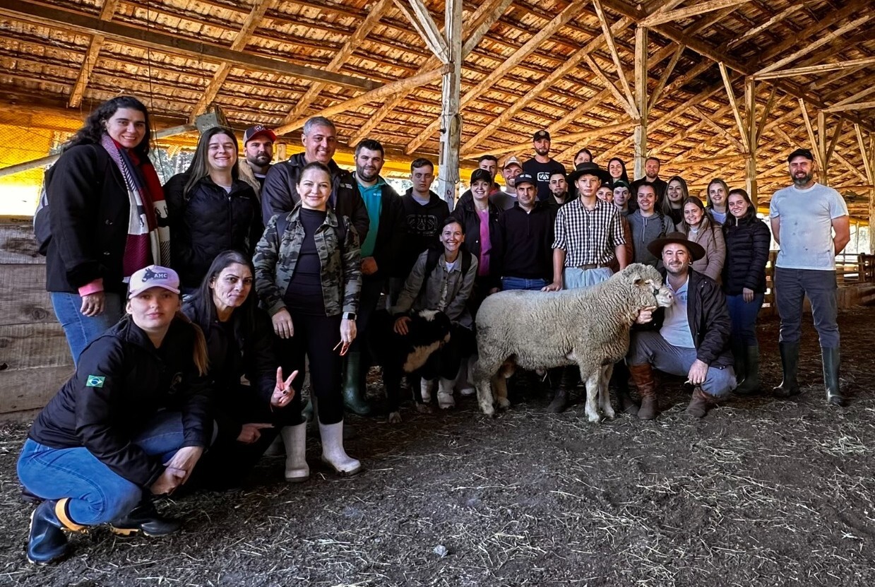 Visitas técnicas ampliam conhecimento prático dos alunos do Curso Técnico em Zootecnia do Polo de Joaçaba