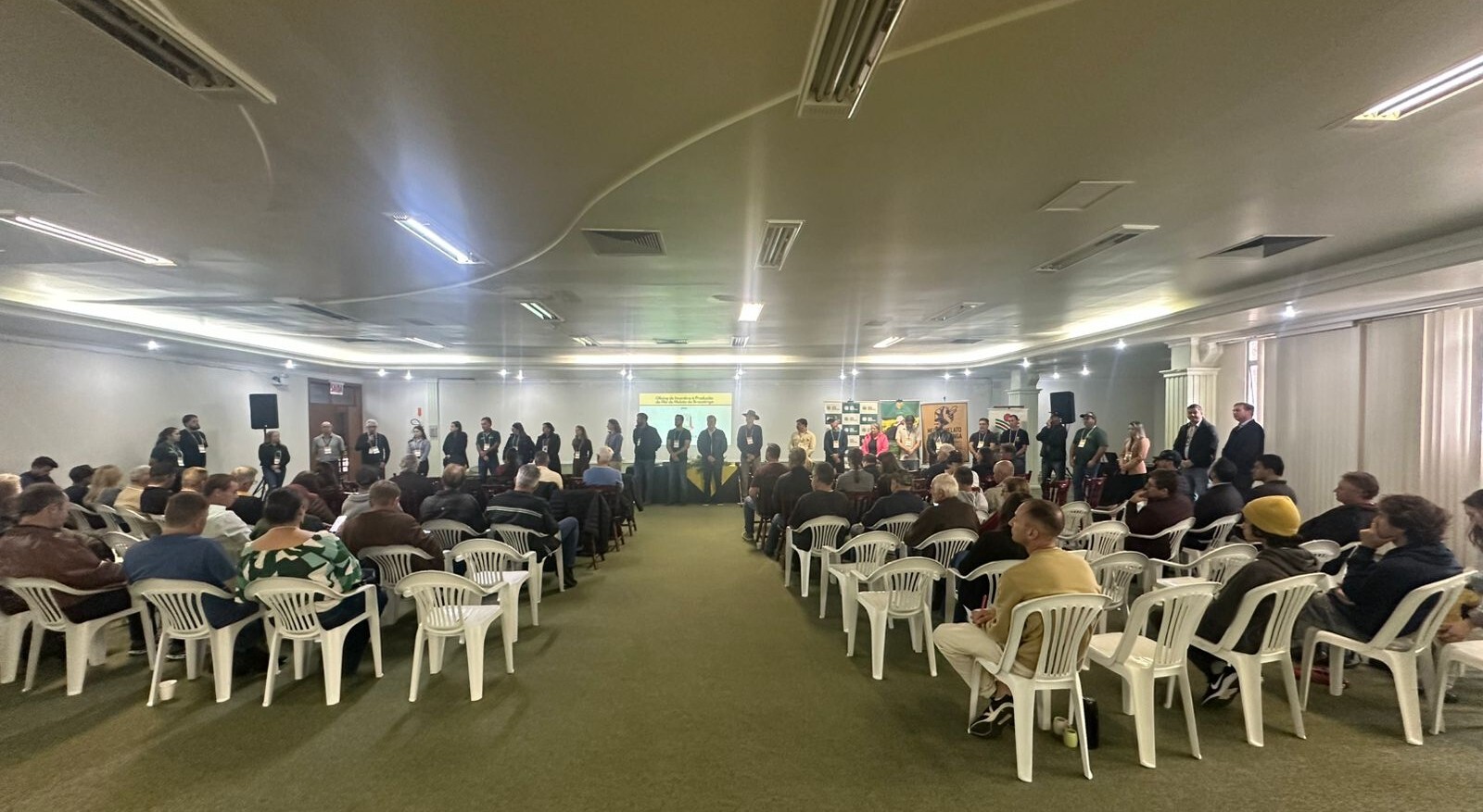 Seminário da Assistência Técnica e Gerencial debate sustentabilidade e inovação na apicultura catarinense