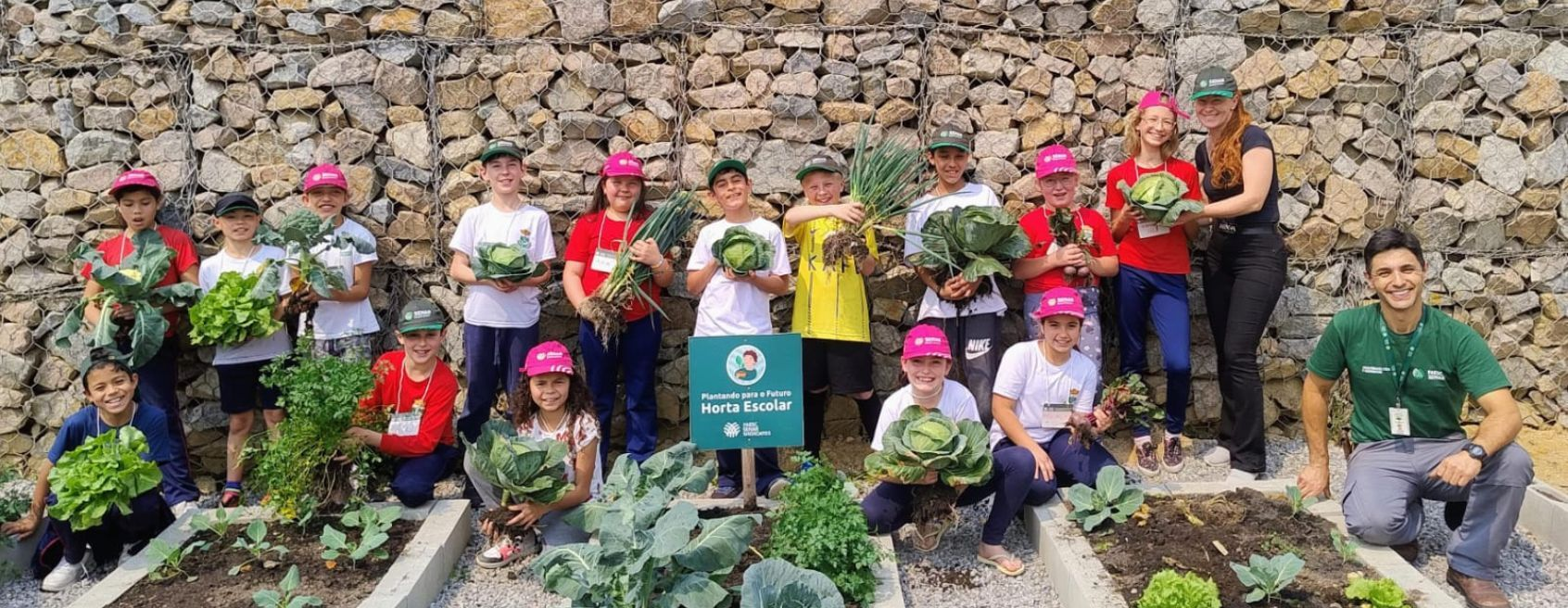 Escola de Rancho Queimado promove economia e alimentação saudável com o Projeto “Plantando para o Futuro: Horta Escolar”