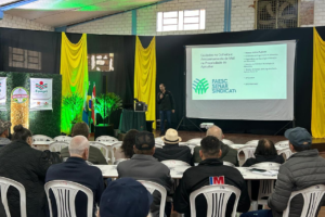 Seminário regional debate boas práticas e desafios da apicultura em Cunha Porã