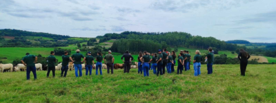 Alunos do Curso Técnico em Zootecnia do polo de Seara visitam propriedades rurais no oeste catarinense