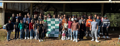 Dia de Campo ATeG reúne produtores de leite em Pinhalzinho para difundir boas práticas de manejo e qualidade