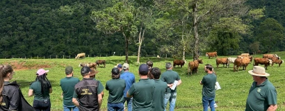 Alunos do Curso Técnico em Zootecnia do Polo de São Miguel do Oeste vivenciam rotina de propriedades da região