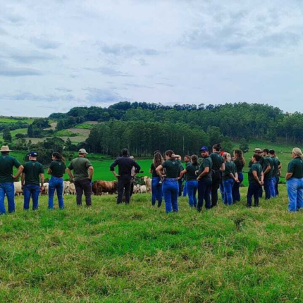 Alunos do Curso Técnico em Zootecnia do polo de Seara visitam propriedades rurais no oeste catarinense