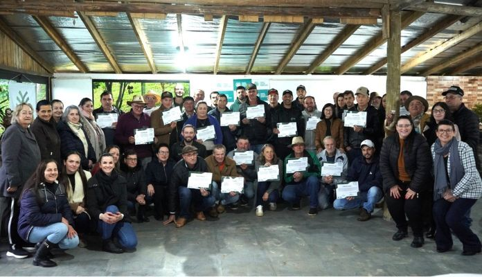 Piscicultores concluem ATeG em São Lourenço do Oeste