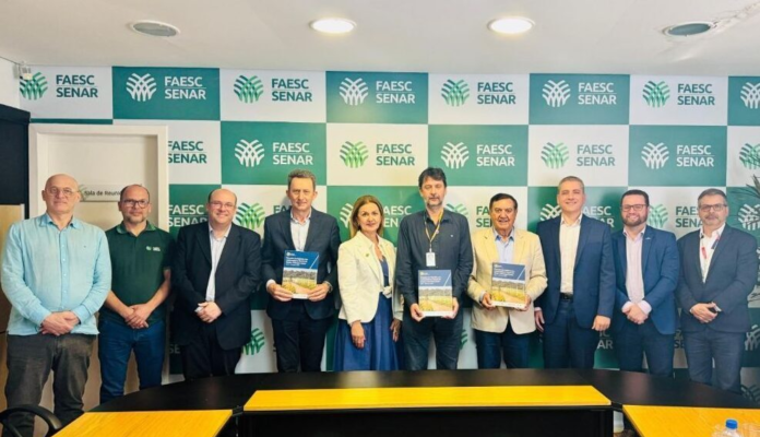 CONCCEL apresenta pesquisa com consumidores rurais da Celesc de energia elétrica, durante reunião no Sistema FAESC/SENAR
