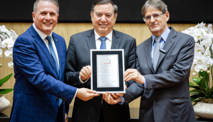 FAESC é homenageada pela parceria ao longo dos 50 anos da Embrapa Suínos e Aves