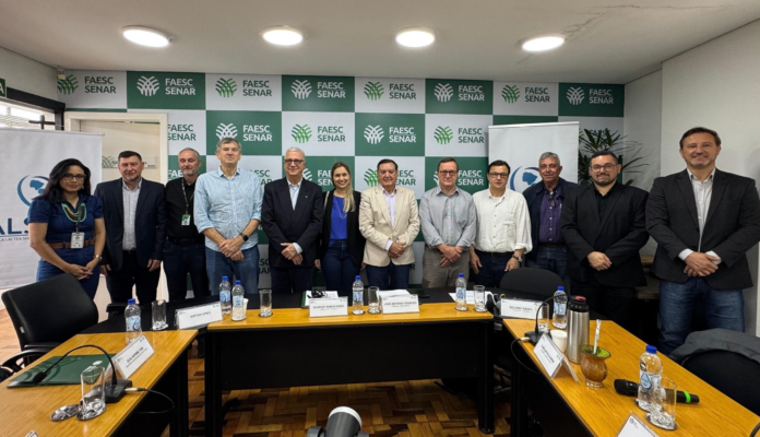 Aliança Láctea Sul Brasileira debate estratégias para superar a crise do leite