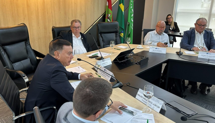 Conselho das Federações Empresariais de SC alerta para riscos da tramitação acelerada da escala 6x1