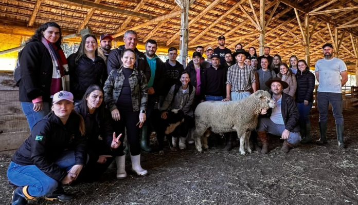 Visitas técnicas ampliam conhecimento prático dos alunos do Curso Técnico em Zootecnia do Polo de Joaçaba