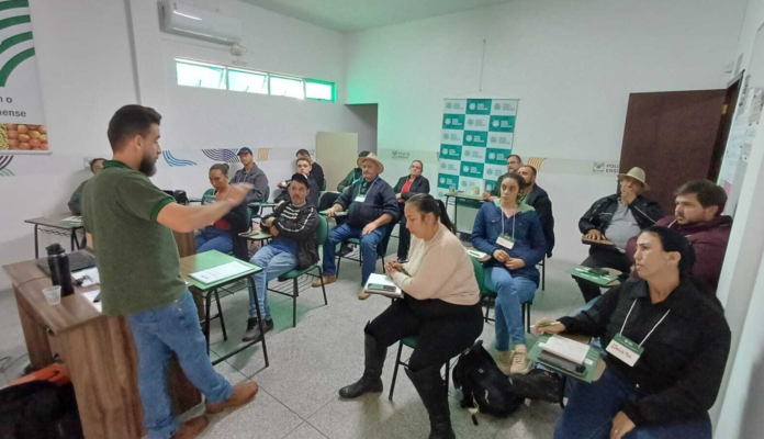 Capacitação sobre criação de bezerras e novilhas orienta produtores atendidos pela ATeG em Araranguá