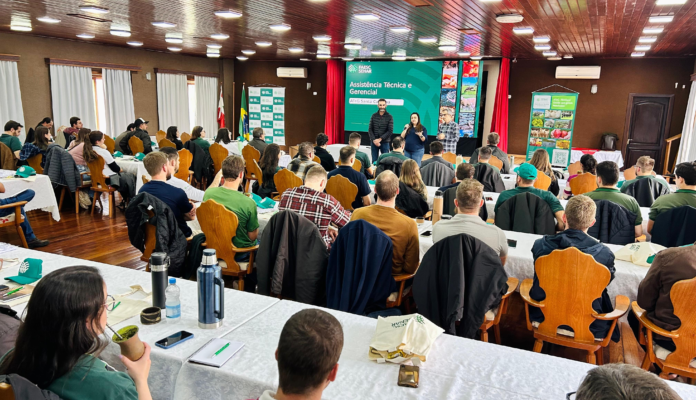 Sistema FAESC/SENAR capacita equipes técnicas da ATeG em Treze Tílias